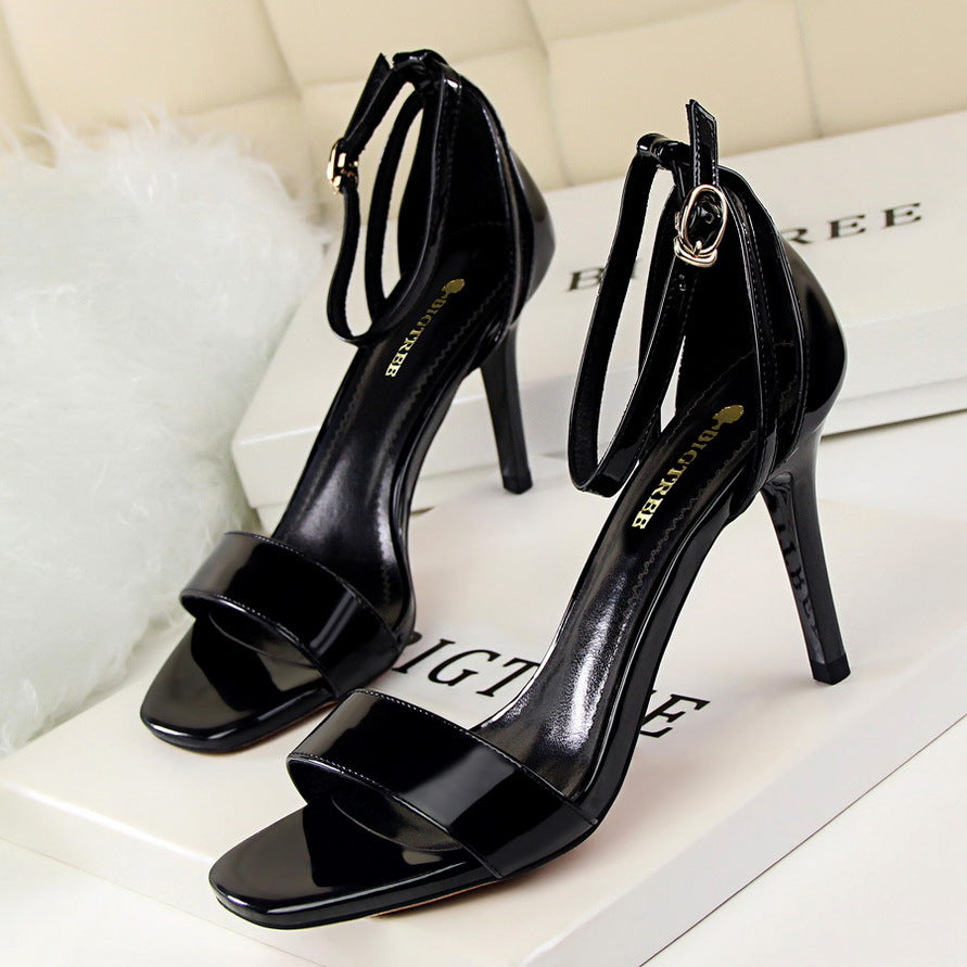 Sexy nightclub sandals with one word