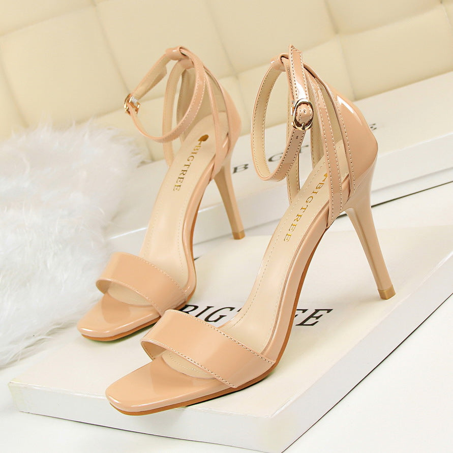 Sexy nightclub sandals with one word